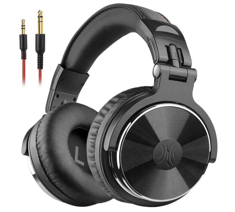 Closed back studio headphones
